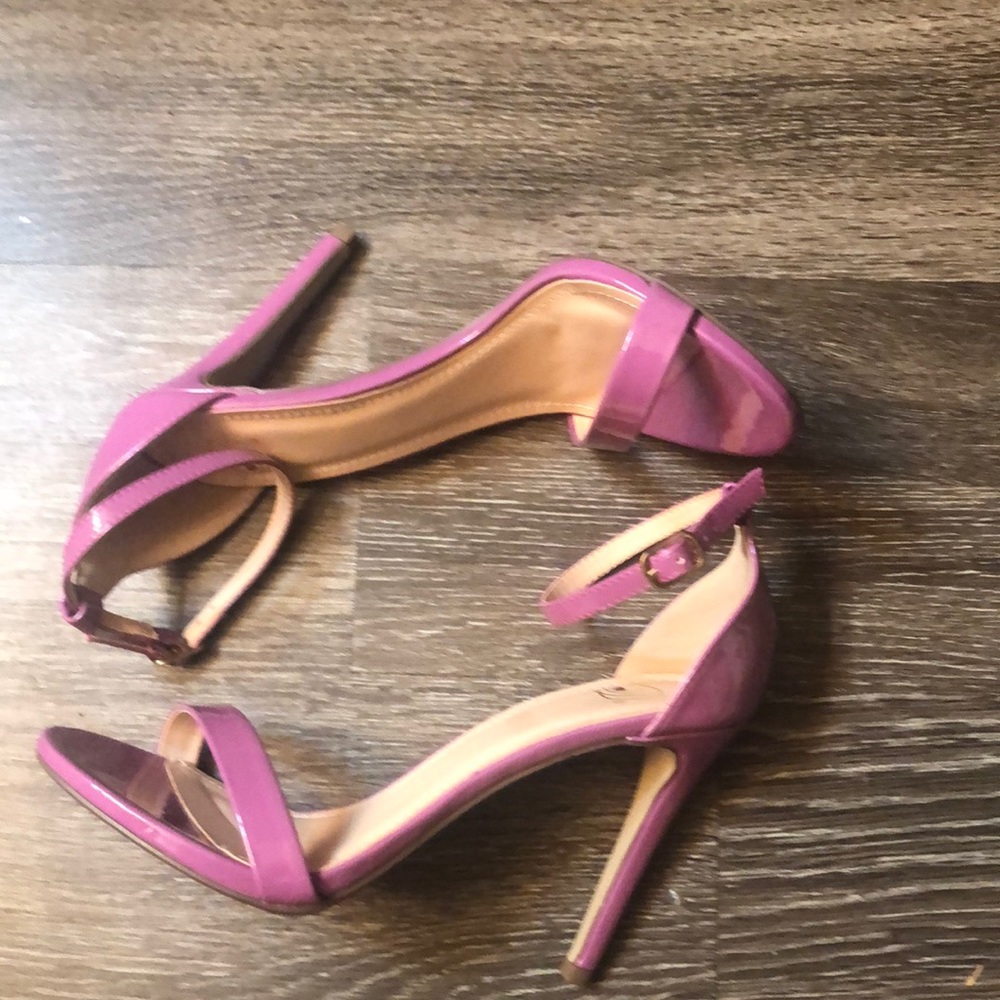 💕HEART IN D Pink Heels